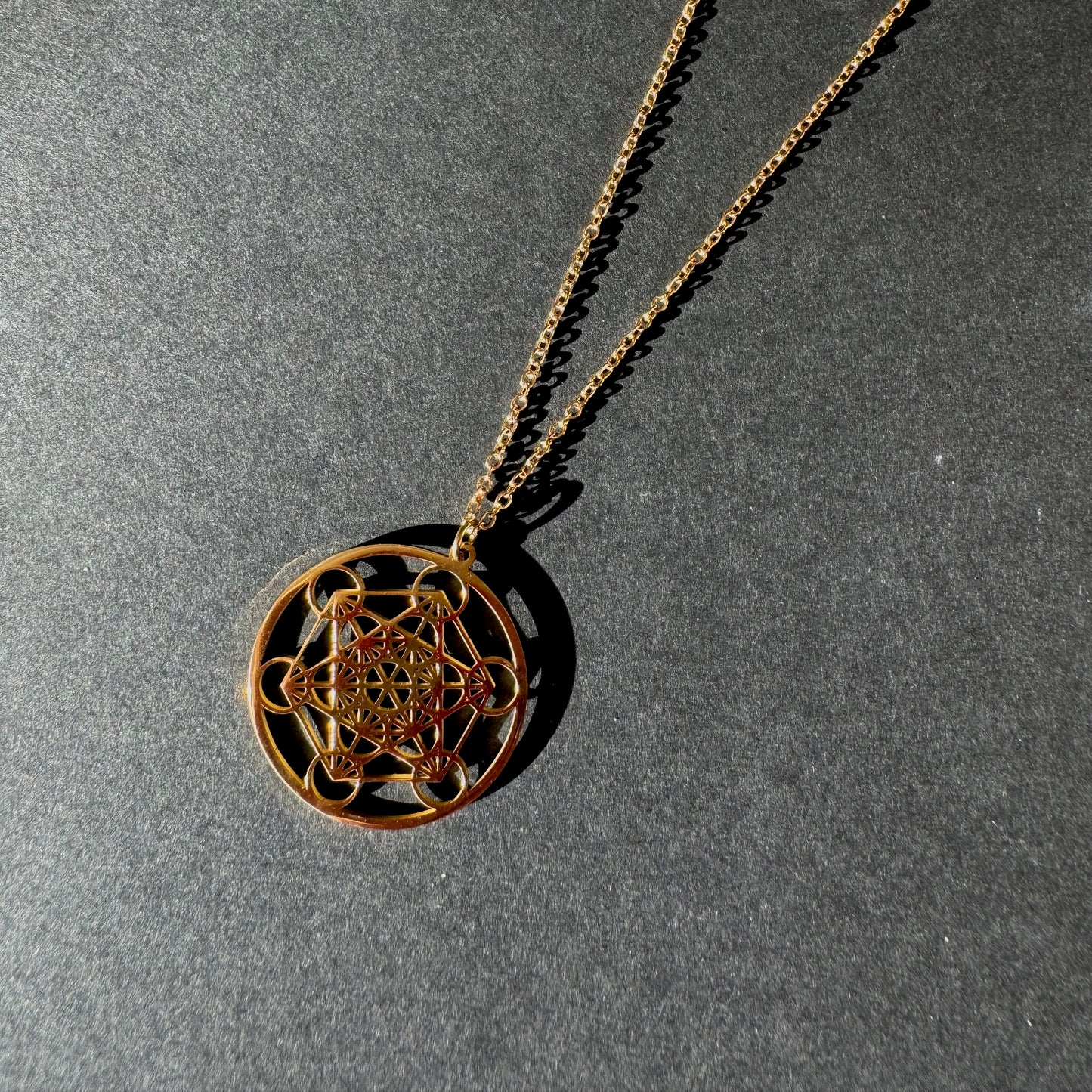 Colgante Cubo de Metatrón - Amuleto de Protección y Geometría Sagrada