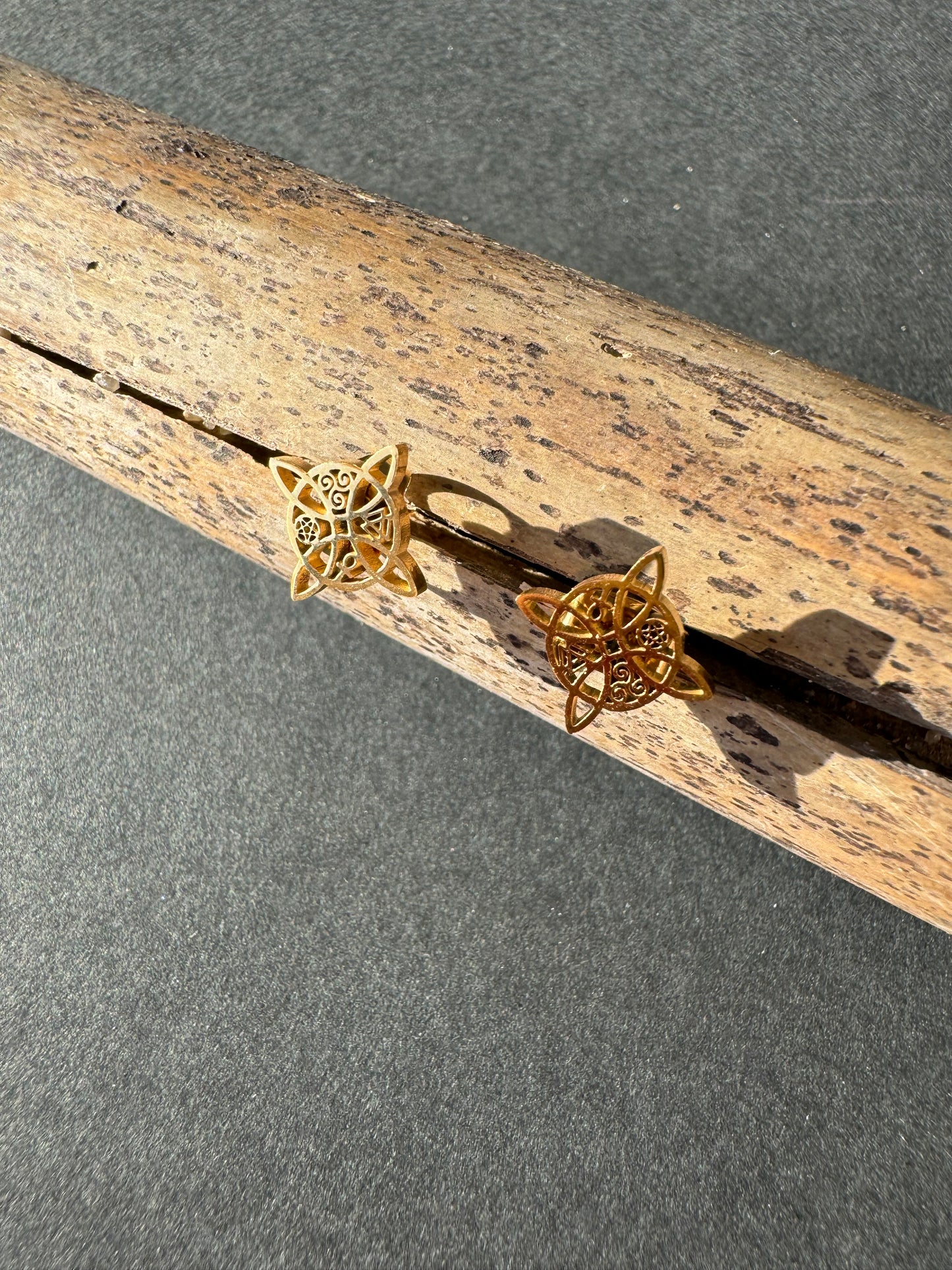 Pendientes Nudo de Brujas - Amuleto de Protección y Elegancia